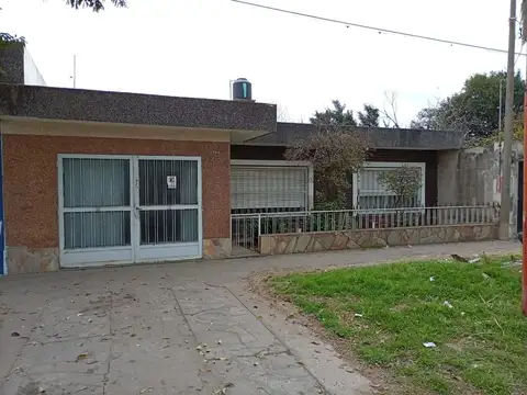 CASA 3 DORMITORIOS ZONA CENTRO