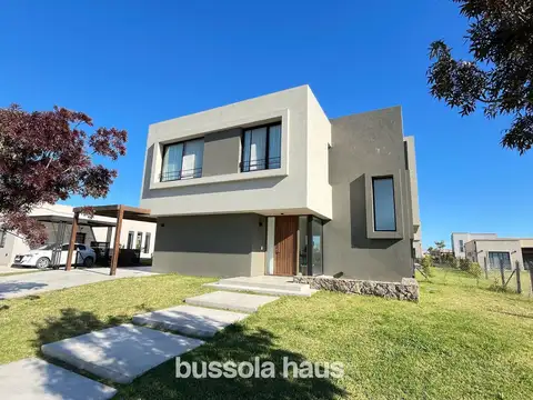 Casa en alquiler anual de 5 ambientes en Riberas Puertos