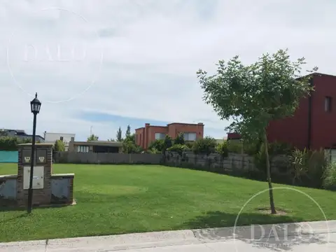 Terreno en Venta 28  mts Fondo