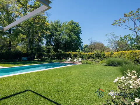 Casa en Venta con 2 cocheras