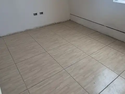Excelente departamento de 3 ambientes y medio en centro de Ballester