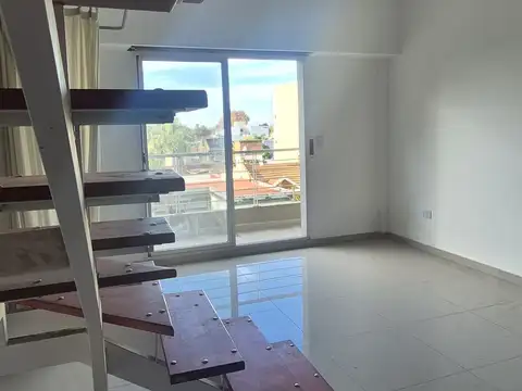 Excelente departamento de 3 ambientes y medio en centro de Ballester
