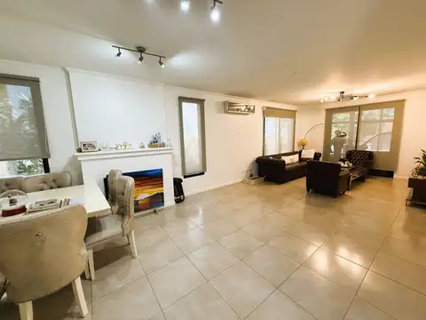 Casa 5 ambientes con 3 baños