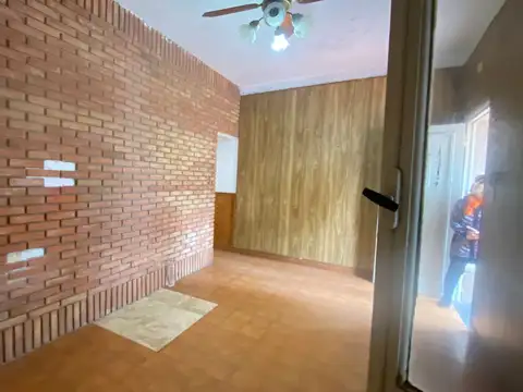 Casa 5 ambientes con 1 baño