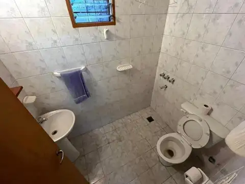 Casa 4 ambientes con 1 baño