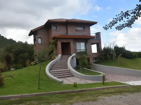 Casa 3 ambientes con 4 baños