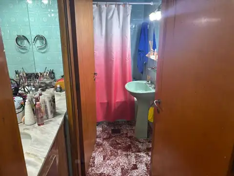 Casa 7 ambientes con 1 baño