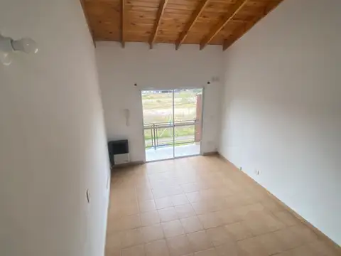 Depto Tipo Casa en Alquiler en Barrio Parque San Martín, $ 650.000