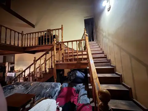 Casa 6 ambientes con 2 baños