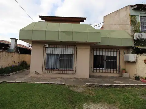 OPORTUNIDAD VENTA CASA 7 AMBIENTES MULTIFAMILIAR COCHERA ESCUCHA OFERTA