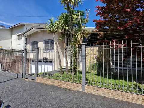 Casa 4 ambientes  en Venta Quilmes Centro