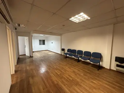 Alquiler Edificio de Oficinas en 3 Plantas – 20 Unidades Equipadas