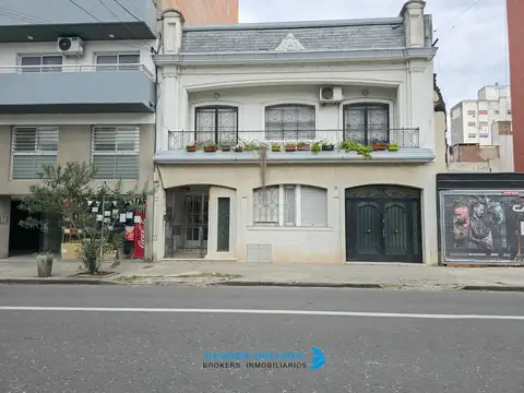 Córdoba 2737 - Casa Planta Alta y Planta Baja con Terraza y Patio