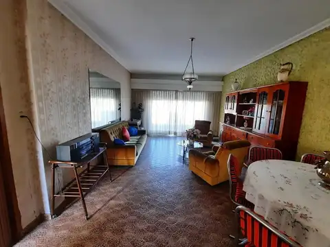 Casa 6 ambientes con 5 baños