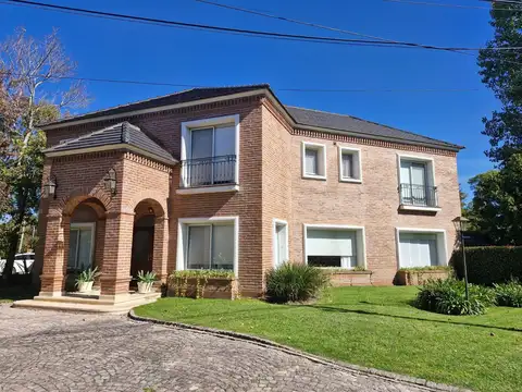 Casa en Barrio Cerrado Los Fresnos.