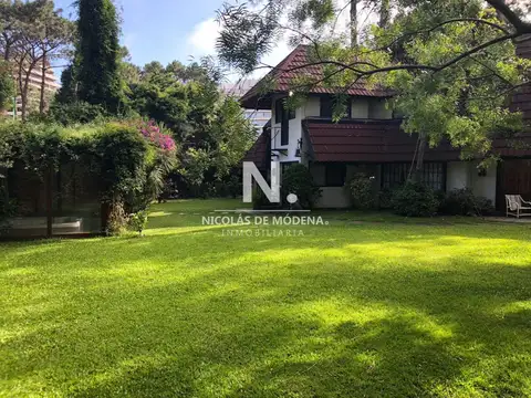 Casa 5 ambientes con 4 baños