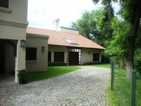 Casa en Alquiler de 4 dormitorios