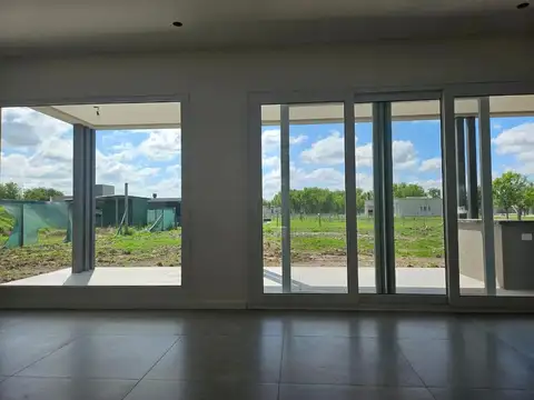 Casa en Venta en Haras Del Sur 3, USD 350.000