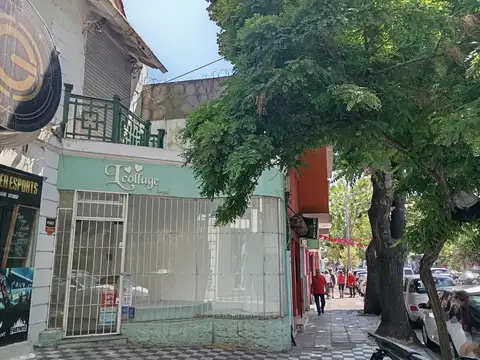 CENTRO - Catamarca 1601 - Local en dos plantas, patio, 3 baños, sala oficina o deposito / SIN EXPENSAS