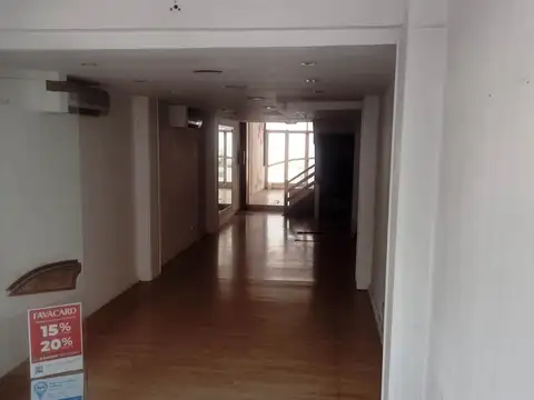 CENTRO - Catamarca 1601 - Local en dos plantas, patio, 3 baños, sala oficina o deposito / SIN EXPENSAS