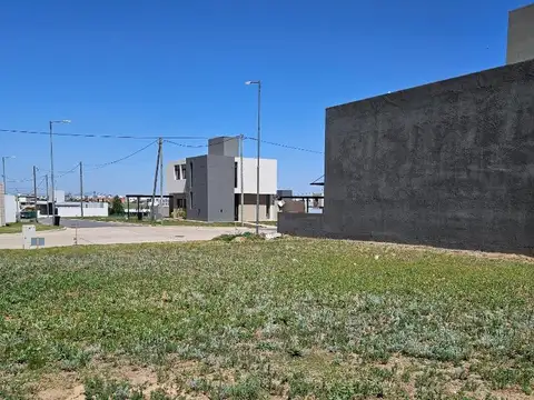 VENTA LOTE RINCONES MANANTIALES 258 m2 APTO DUPLEX