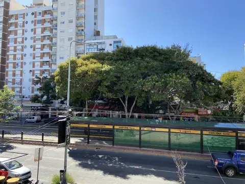 Departamento amplio monoambiente con balcón en Florida - Av. Maipú 1336