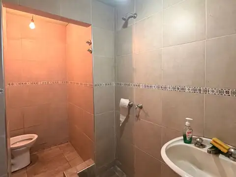 GALPON EN TRES PLANTAS CON COCHERA Y ENTRADA PARA CAMIONES VILLA LUGANO