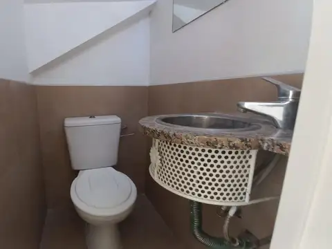 Casa 4 ambientes con 1 baño