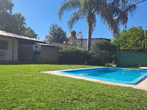 VENTA CASA DOS DORMITORIOS, PILETA - FUNES