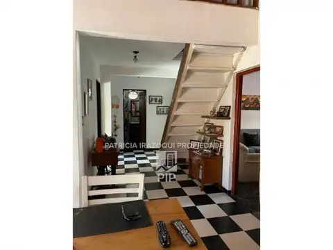 Casa 5 ambientes con 2 baños