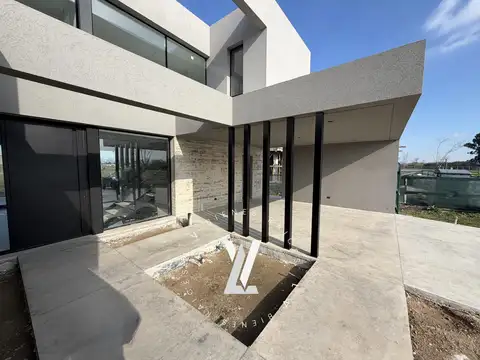 Casa 5 ambientes con 3 baños