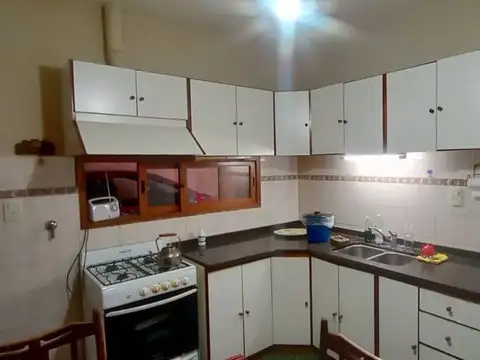 Casa 4 ambientes con 1 baño