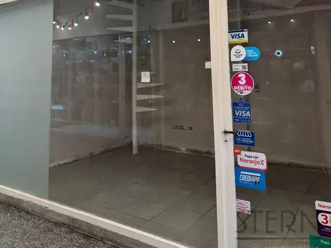 Local en calle 12 la más comercial ! - La Plata