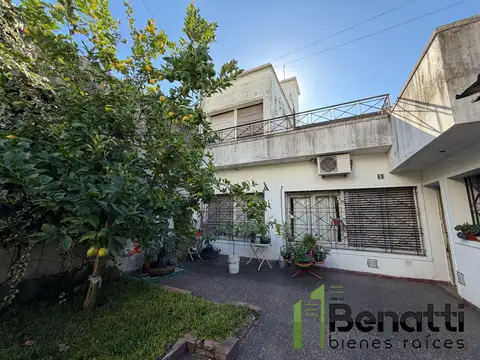 Casa 5 ambientes en lote propio en VILLA LURO. VENTA