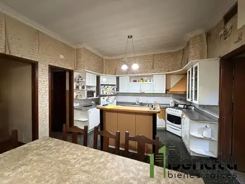 Casa 5 ambientes con 2 baños