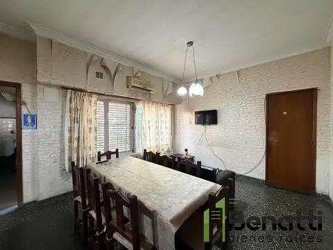 Casa 5 ambientes en lote propio en VILLA LURO. VENTA