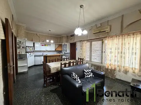 Casa 5 ambientes en lote propio en VILLA LURO. VENTA
