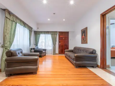 Casa 5 ambientes con 3 baños