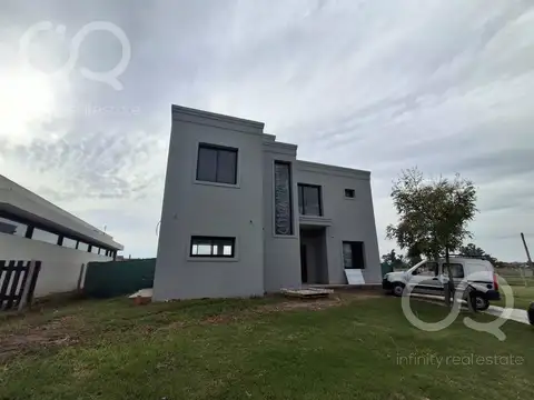 Casa 6 ambientes con 4 baños