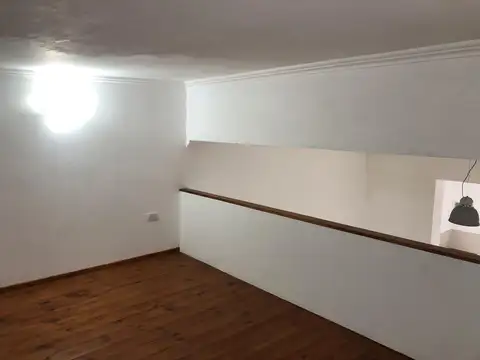 Departamento monoambiente con entrepiso en alquiler