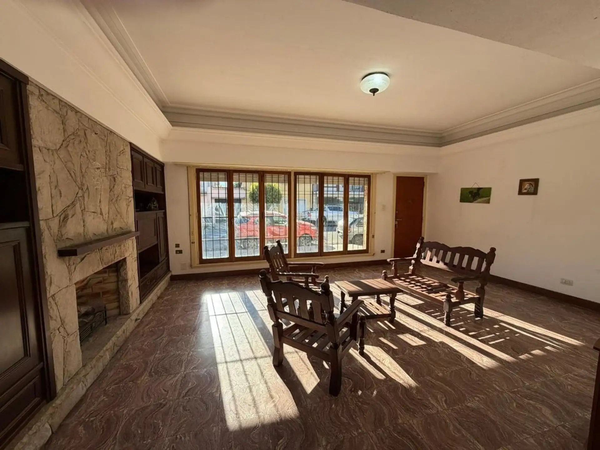 Chalet 4 amb en una planta, 3 dorm y doble cochera — Centro Balcarce