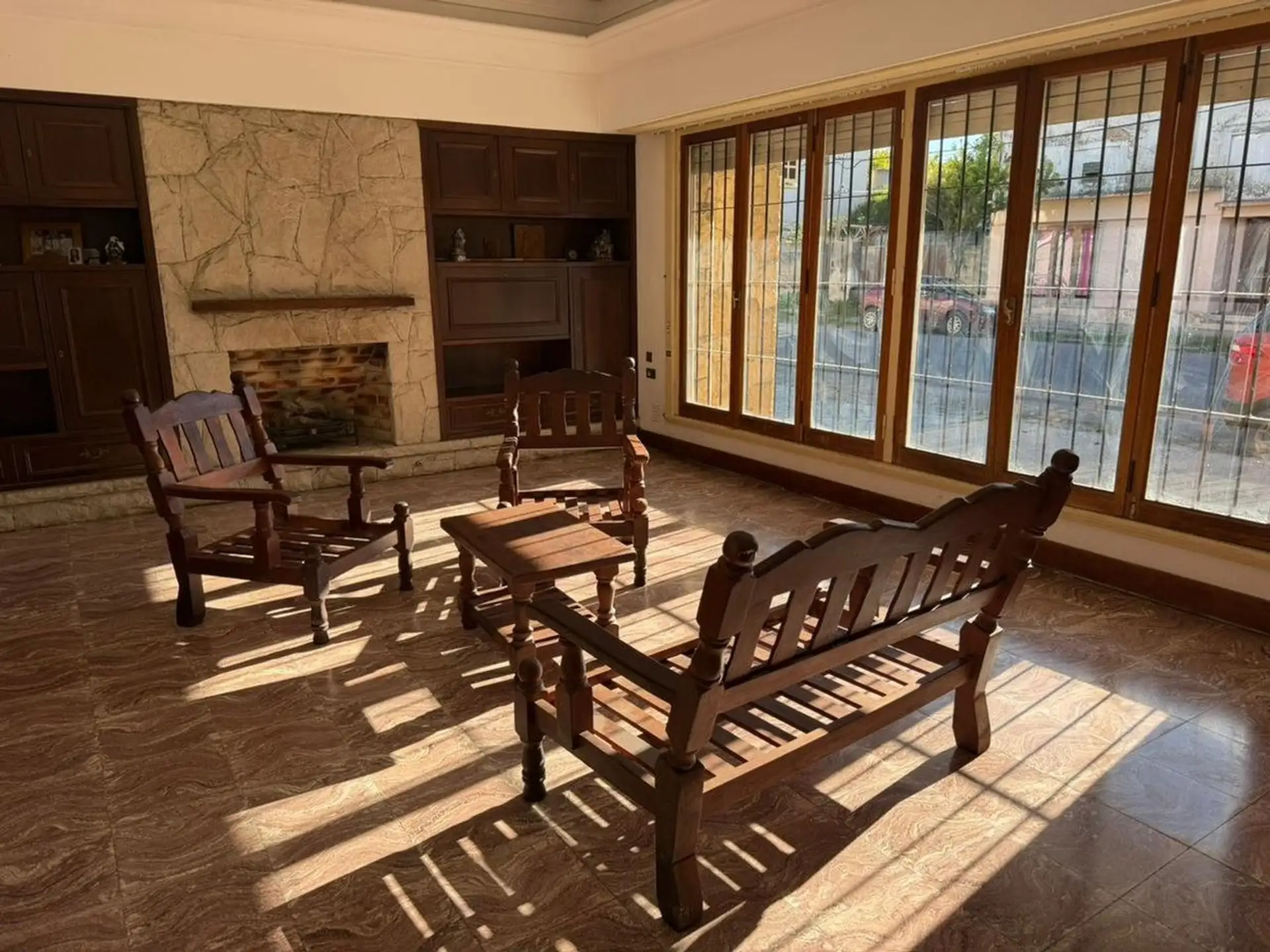 Chalet 4 amb en una planta, 3 dorm y doble cochera — Centro Balcarce