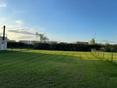Lote 18x31 - 598m2 - Barrio Puerto Acacias.
