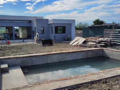 Casa 4 ambientes con 3 baños