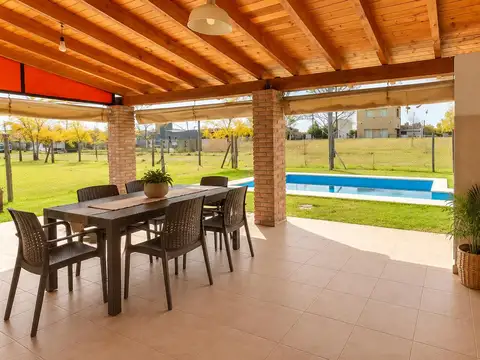 TDS 3 - Quincho y pileta sobre lote de esquina!