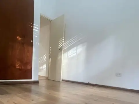Doctor Rómulo Naón 2300, Piso PB