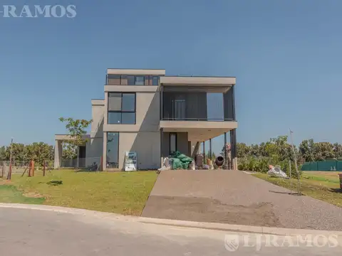 Casa con 3 suites, sobre el lago, en venta en LOS PUENTES, NORDELTA