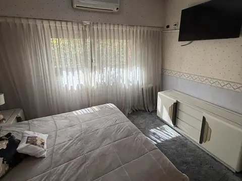DEPARTAMENTO EN VENTA DE 4 AMBIENTES CON DEPENDENCIA Y COCHERA FIJA EN PARQUE CENTENARIO CATEGORIA