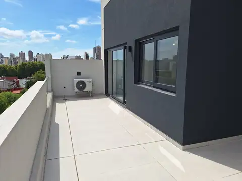 SEMIPISO EN DUPLEX A ESTRENAR, 3 AMB, POSIBILIDAD DE 4 AMB, 2 BALCONES, COCHERA