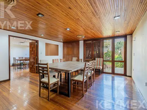 Casa en Alquiler con 5 cocheras